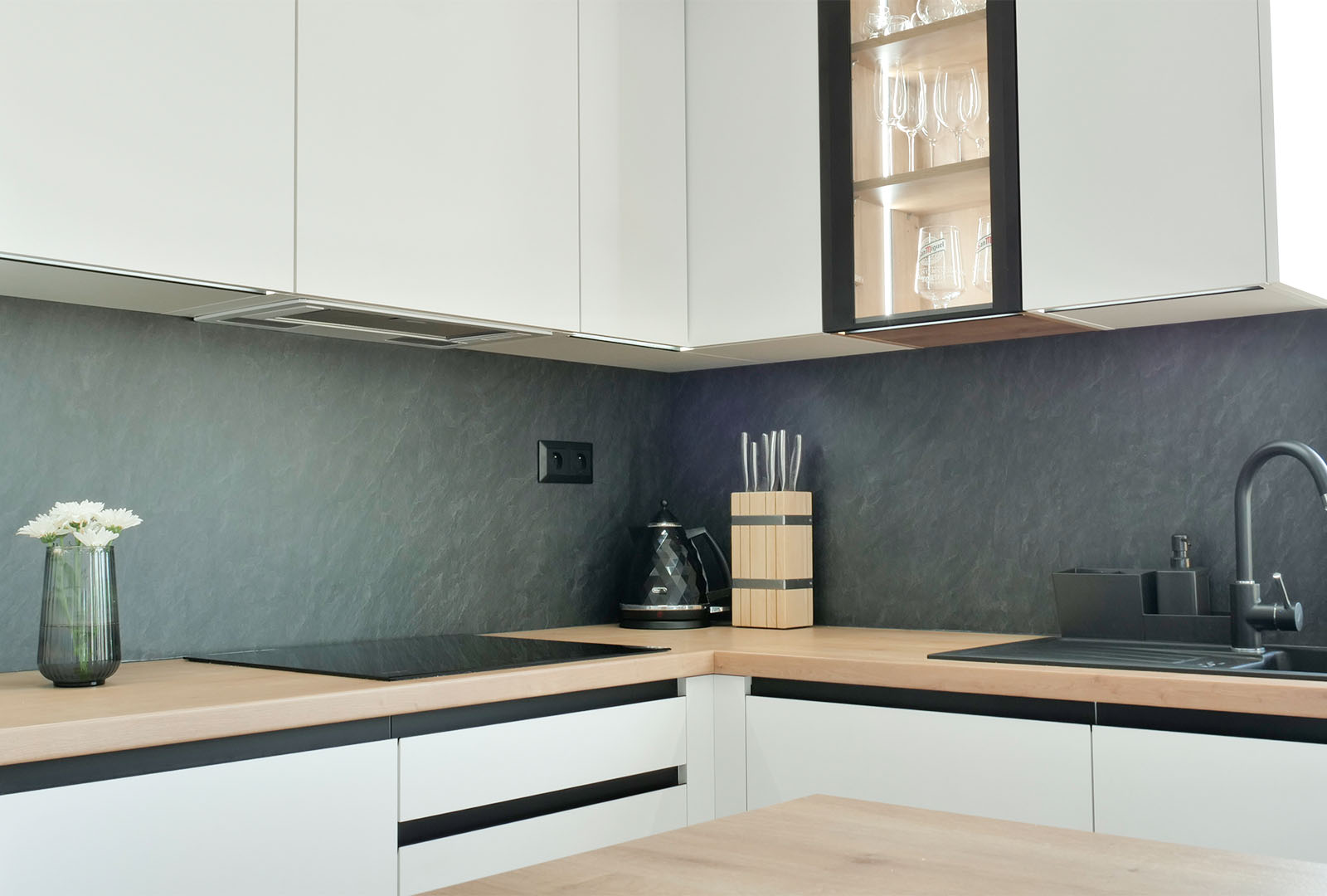 Kuchyna_Biela_Matt_Dub_Arlington_Bridlica_Scivaro_(3)